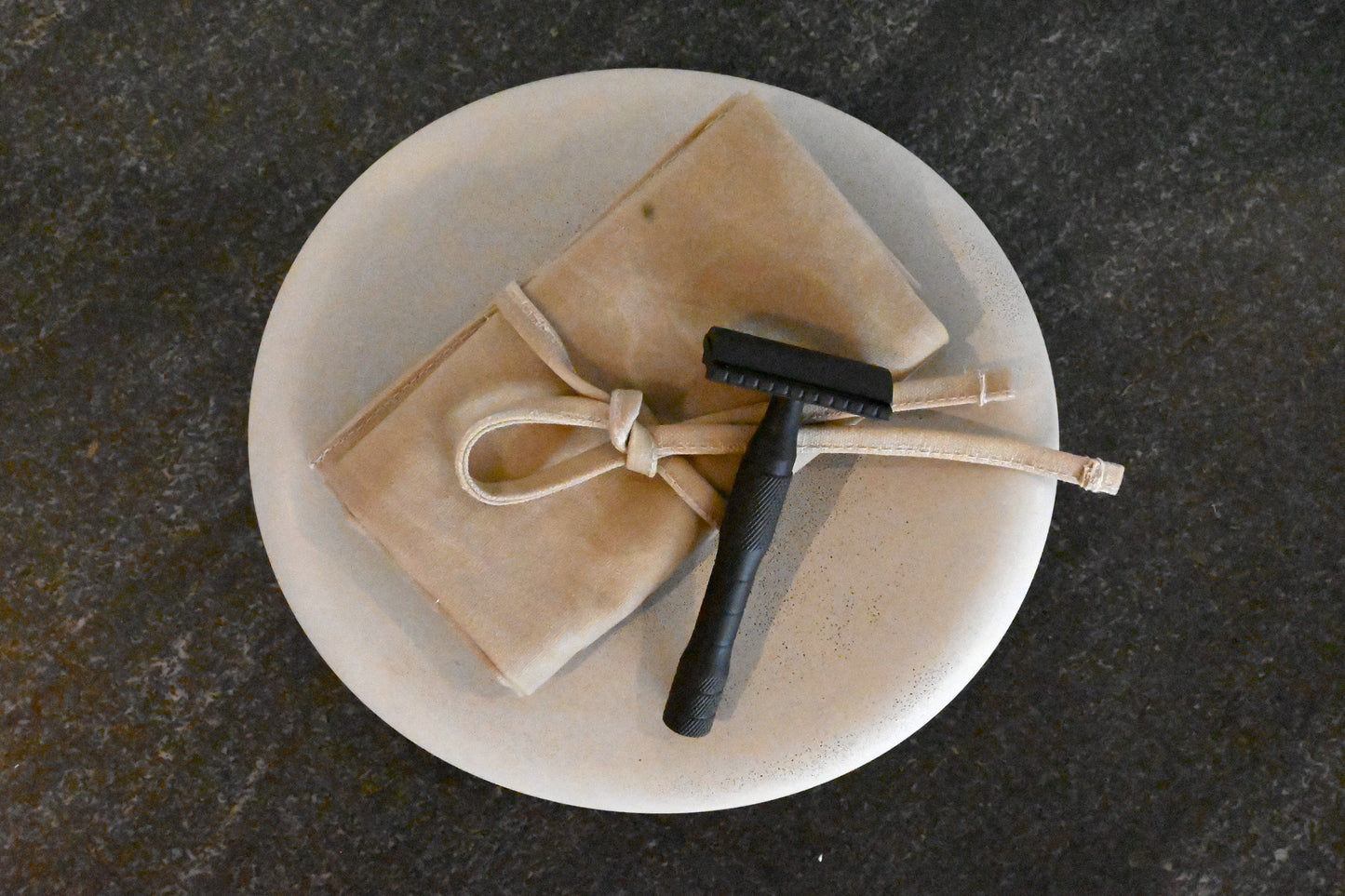 Well Kept Razor Wrap