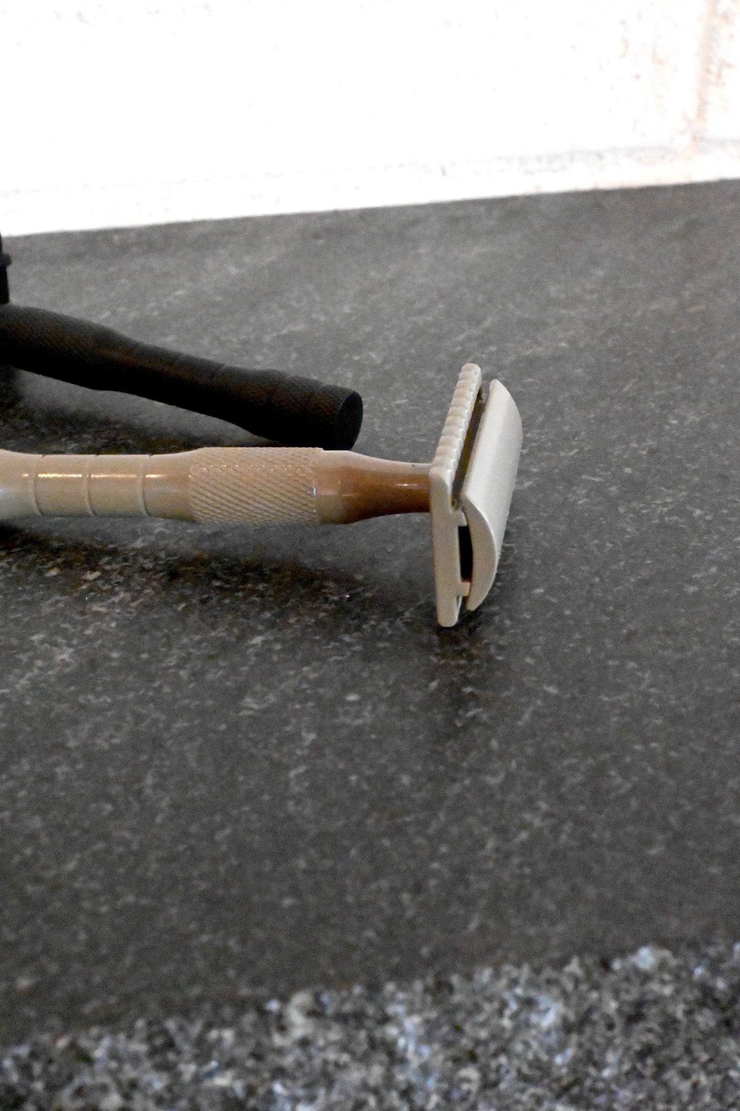Well Kept Brass Razor - Kelp