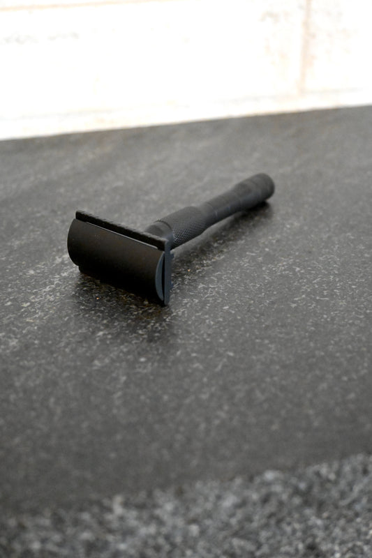 Well Kept Brass Razor - Black