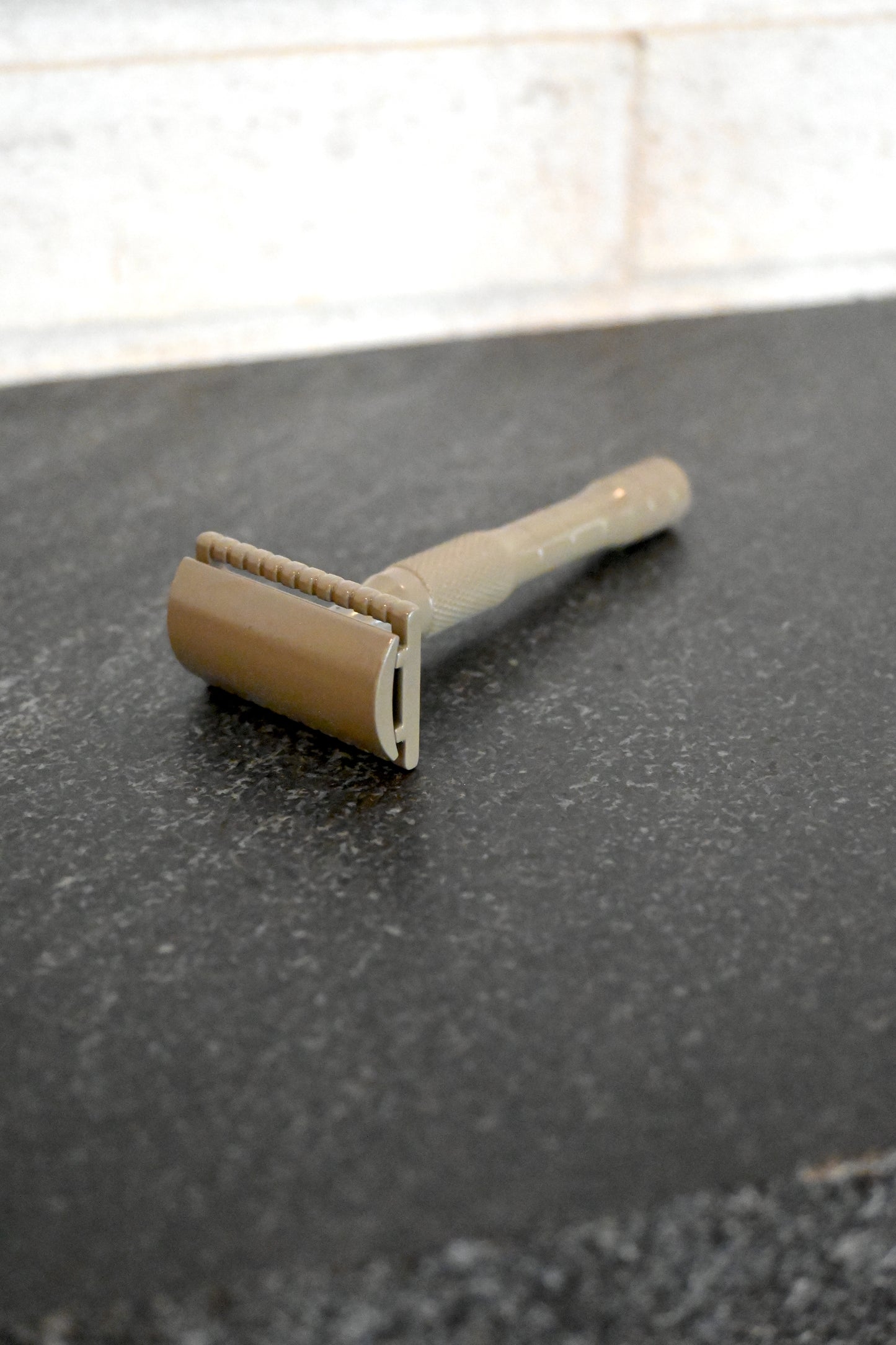 Well Kept Brass Razor - Kelp