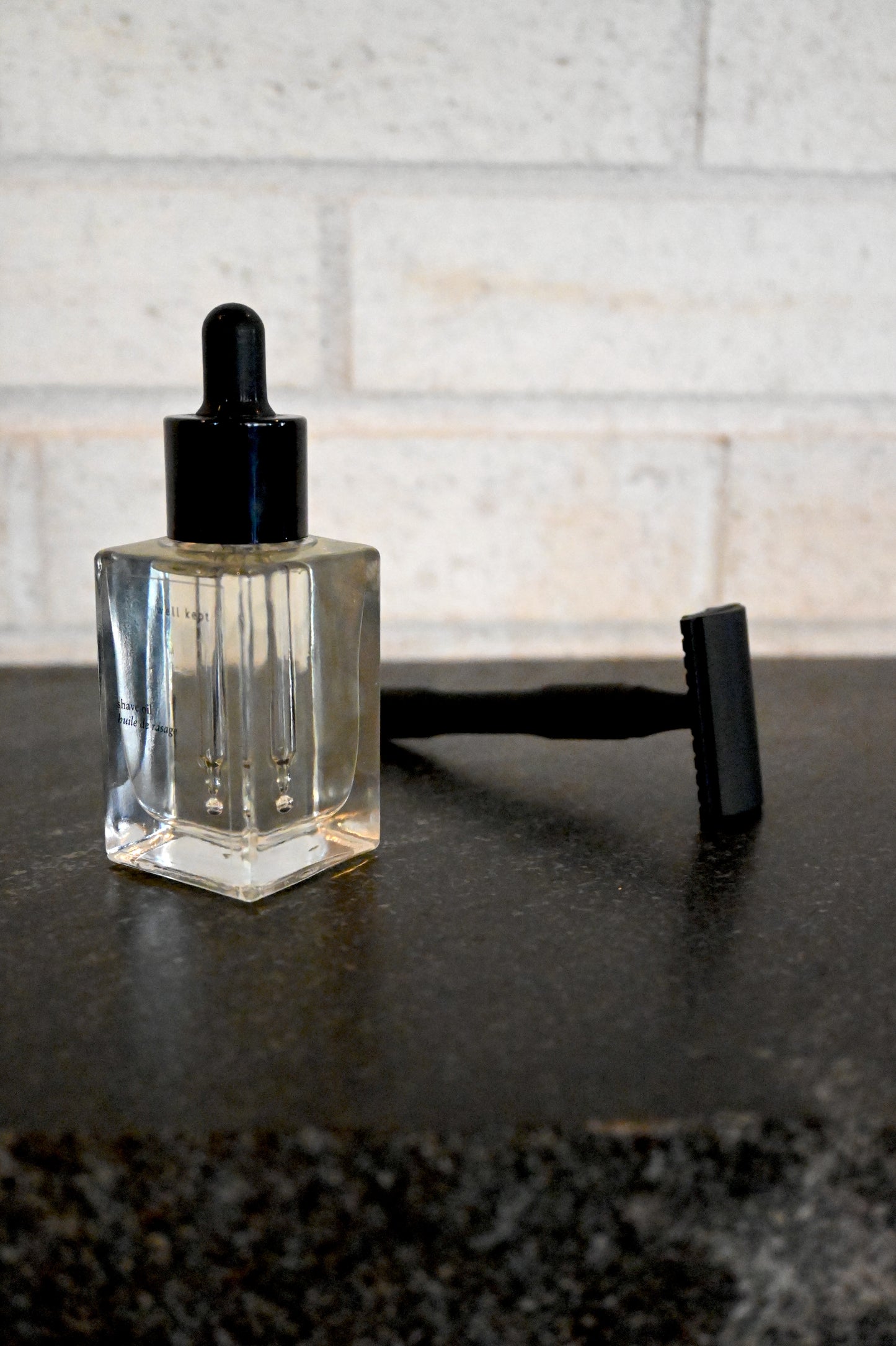 Well Kept Brass Razor - Black